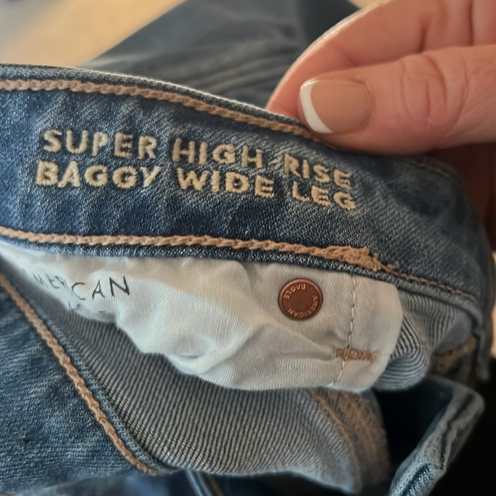 Super High Rise Baggy Wide Leg Jeans- American Eagle - Picture 4 of 5
